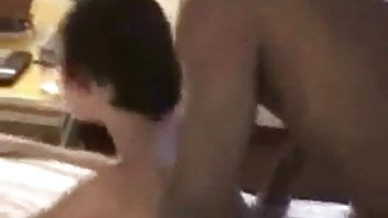video Čovjek je pornici analni sex iskoristio sočno dupe svog kolege