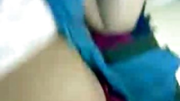 video Tijekom čišćenja pornici sa studenticama plavuša je uzbuđivala svog ljubavnika