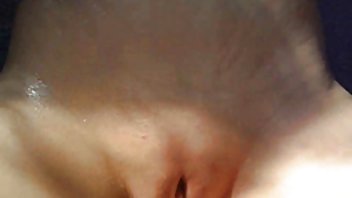 video Čovjek pornici sin je gurnuo u dupe lijepu djevojku u kućnom prasku