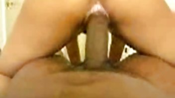 video Prsata oralni sex pornici djevojka usisala je kurac usnulog momka