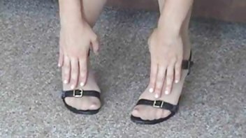 video Mišićavi stalež uživa u svim rupama strastvene brinete grupni pornici