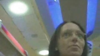 video Napuhani crnac radio je jezikom pornici u liftu i velikim kuracem