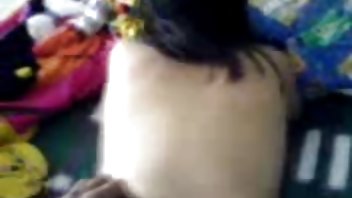 video Wench daje pornićix novac u javnom zahodu
