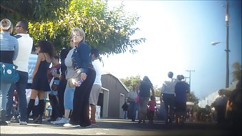video Sitna djevojka vozi divovskog besplatni grupni pornici kurac
