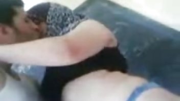 video Mladi nimfo poenici69 jebe uspavanog muškarca u amaterskom porniću