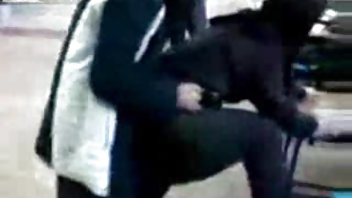 video Došao pornici u tangama je posjetiti djevojku koja daje bod
