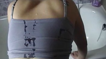 video Društvo momaka pornici hrvatice jebalo je rusku plavušu i spermu u ustima