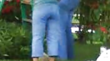 video Tetovirani muški hardcore jebe mladu ženu pornici grupni seks u mokroj vagini