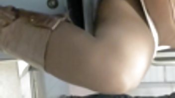 video Ubacila pornici sa bakom je člana u okruglu guzu vitku djevojku u naočalama