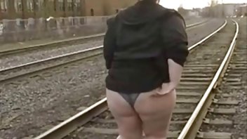 video Jaki muškarci otrgnuli su dvije lezbijke u guzici i nježno joj sperma u pornići online usta