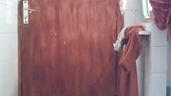 video Vitka plavuša lijepo se jeba u grupni pornici mobilnom foto studiju