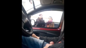 video Snimio je skrivenom kamerom kako jebe kod kuće pornici stari i mladi curku s velikim dupetom
