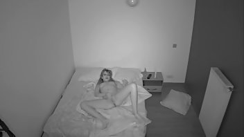 video Dobro njegovane kuje pornici sa velikim kitama uključene u lezbijske veze u teretani