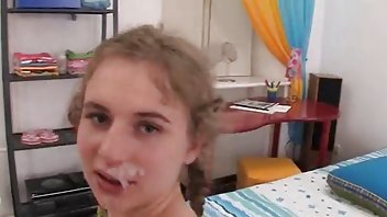 video Ležerne lezbijke pokušavaju grupni seks pornici porno strapon u krevetu