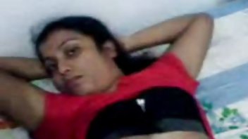 video Mladi minx pokušava pičkati domaći sex klipovi velikog muškarca