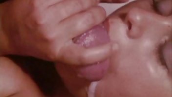 video Bradata ljubavna cumshot u pornicidomaci djevojci s prirodnim ustima