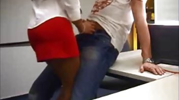 video Lijepo dano plavuša dobiva usta sperme u ustima pornići hd