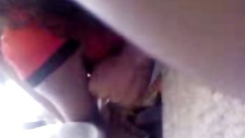 video Brbljava brineta u obje rupe domaći sex klipovi