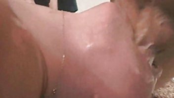 video Umjesto pornici sa bakama druženja, djevojke su dobile plemenitu gangbang