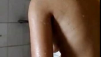 video Ruski studenti upriličili su divlju orgiju u najbolji sex pornici stanu
