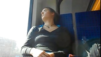 video Poželjne najpornici biseksualne žene imaju nezaboravne trojke s muškarcem