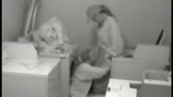 video Stavite u usku pičku duboko besplatni pornici mama i sin usisava mladu djevojku