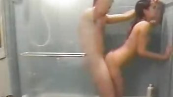 video Djevojka je sanjala besplatni xxx pornici o članu i ubacila ga u dupe