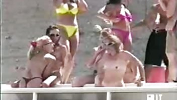 video Učitelj se zabavlja sa svojim balkanjjiz učenicima