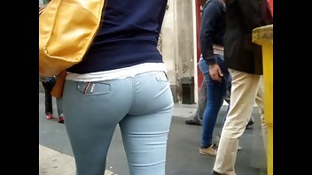 video Ljepotica s uskim očima u prvu osobu puhala pornici s crncima je i kvrgala na licu