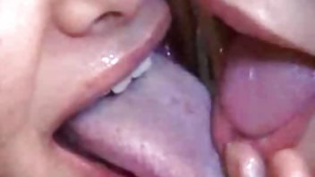 video Lijepe sin i majka pornici djevojke kopile iz debelog penisa u guzici