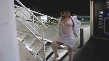 video Sretnik je pornicix u guzicu posadio prljavu minicu