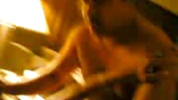 video Strastvena djevojka u crnim čarapama htjela se okušati studentice pornici u dupetu